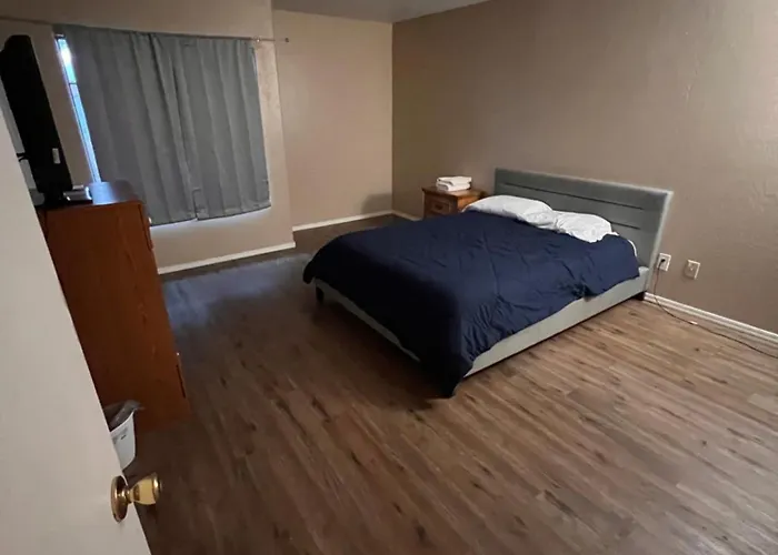 West Value 3 Bennet Homestay Phoenix